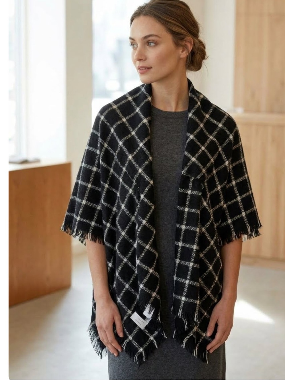 NEW CLEO Black & White Asymmetrical Plaid Triangle Wrap
Tag on